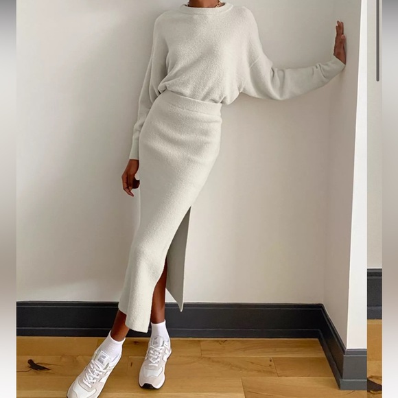 Aritzia Dresses & Skirts - Aritzia Wilfred Free Hush Knit Skirt